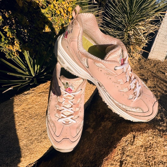 Skechers Shoes - Skechers D'Lites Bright Blossoms Ballet Pink Floral Shoes Womens Size 11